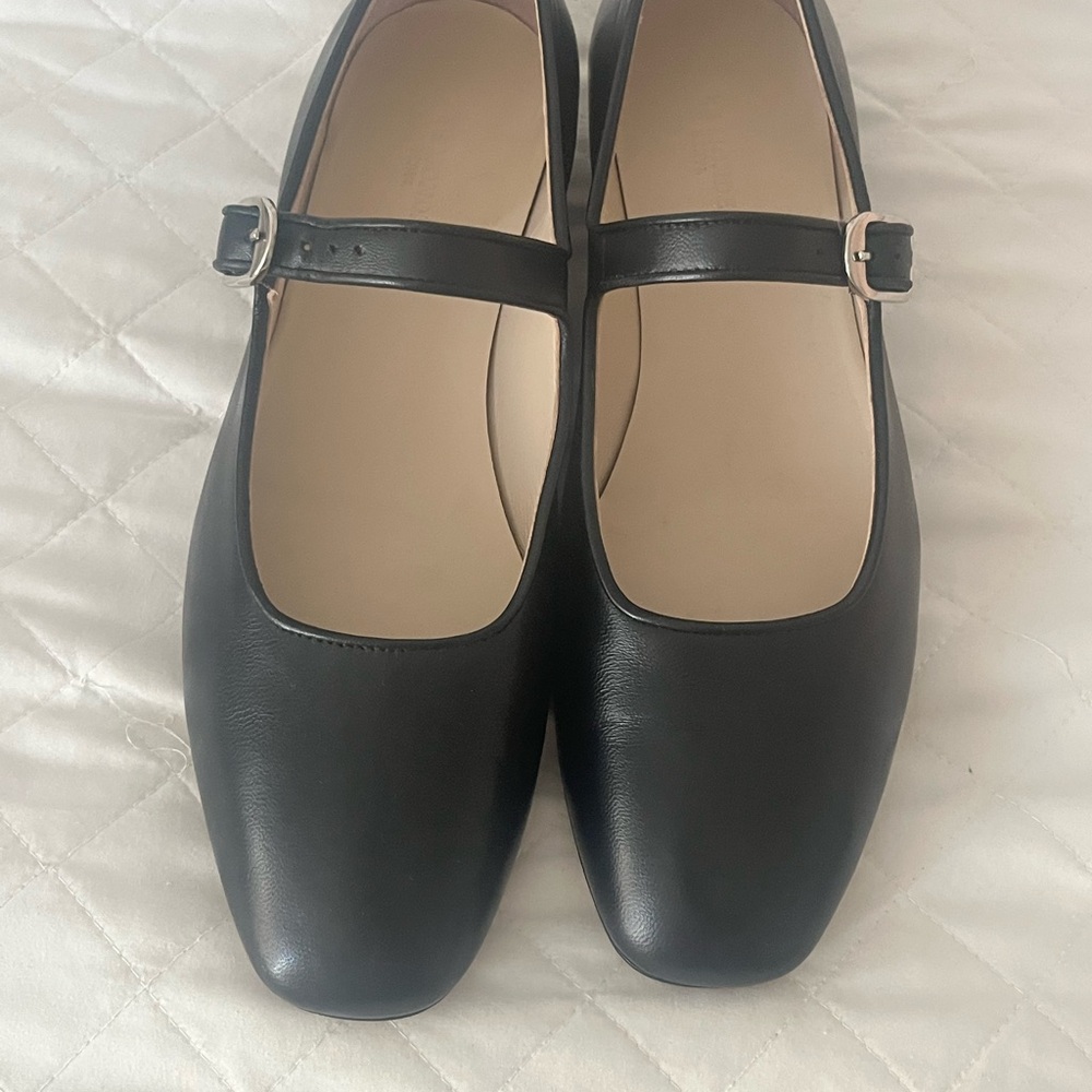 Le Monde Béryl Black Leather Ballet Mary Jane Shoes - Never Worn (NWOT) size 40